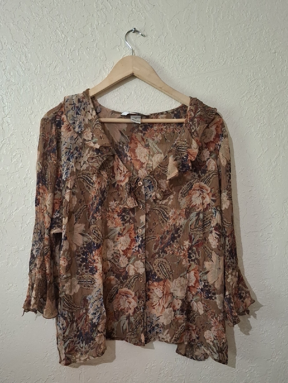 Women's Tan Floral Ruffle Button-Front Blouse